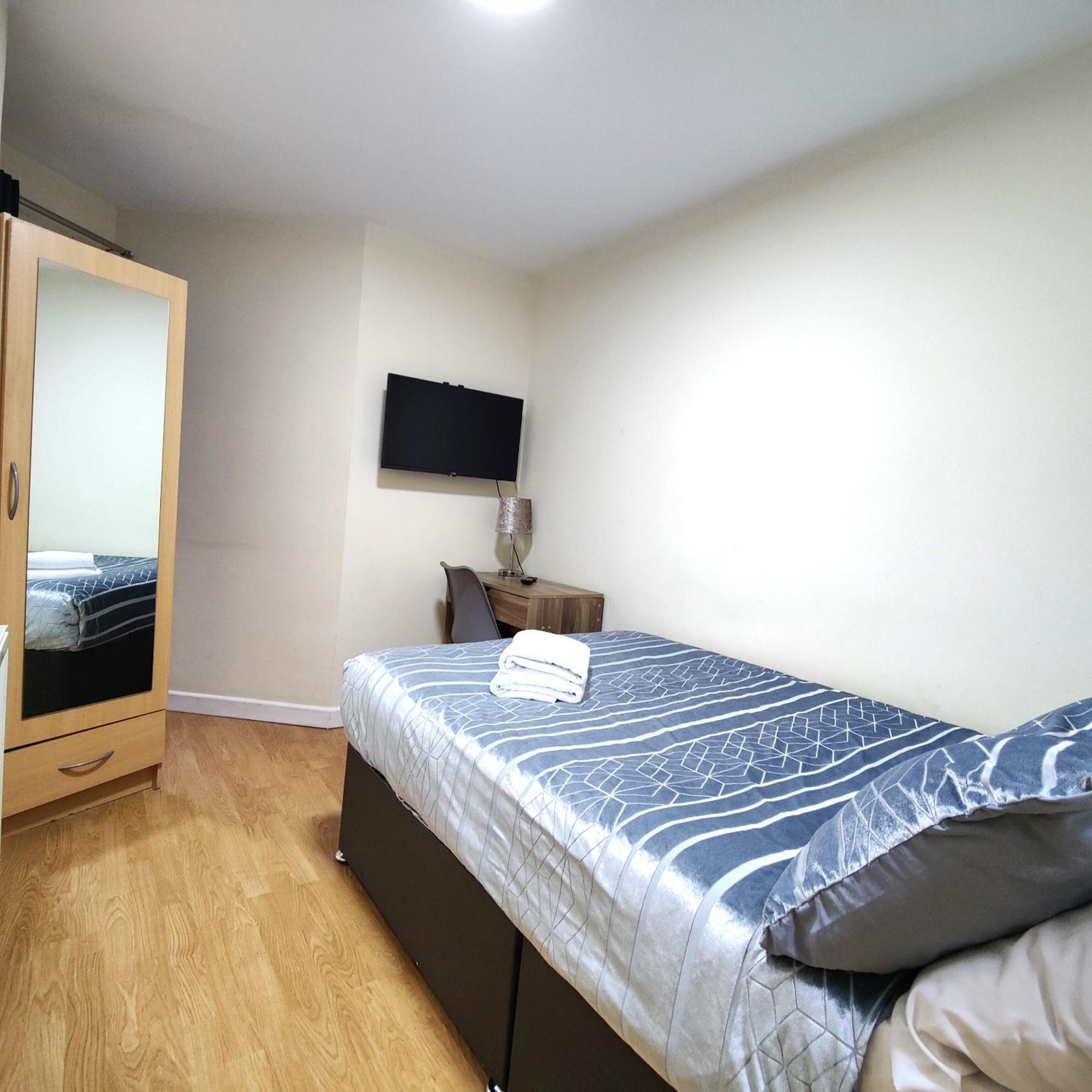 Liverpool City Centre Private Rooms Including Smart Tvs - With Shared Bathroom Esterno foto